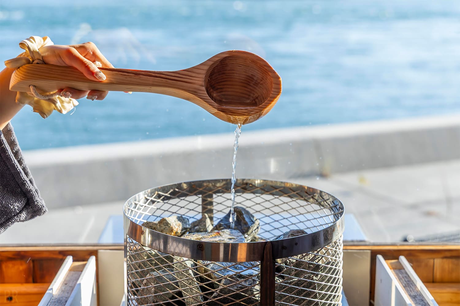 Löyly experience in the sauna at GLAMP DOME SHIMONOSEKI