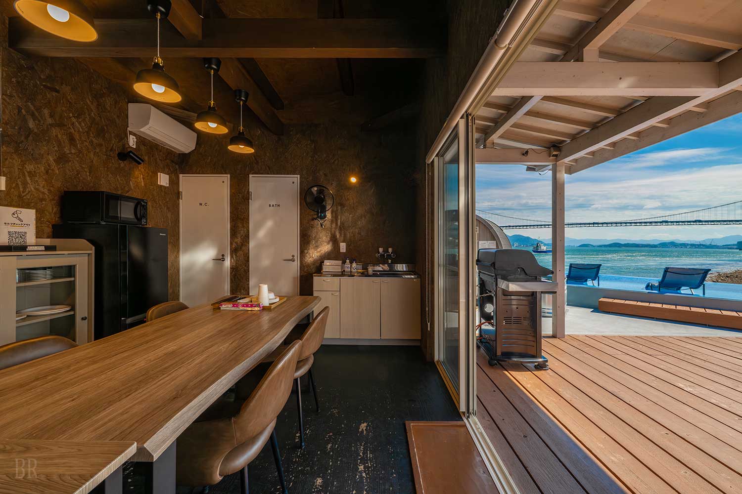 All-weather dining space