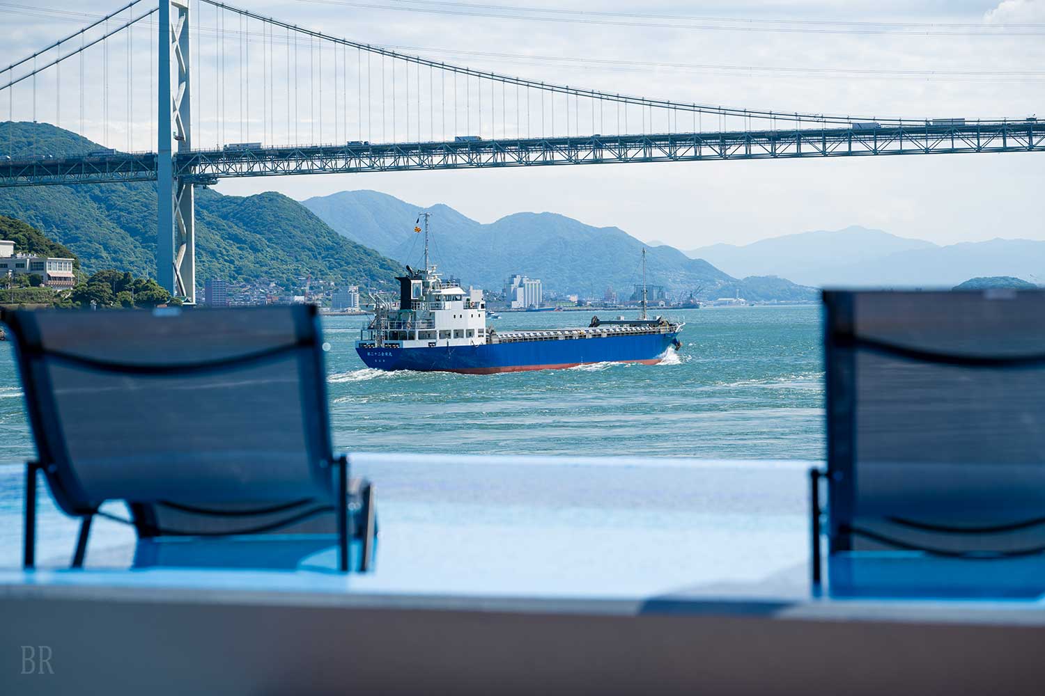 Great location overlooking the vast ocean and the Kanmon Straits